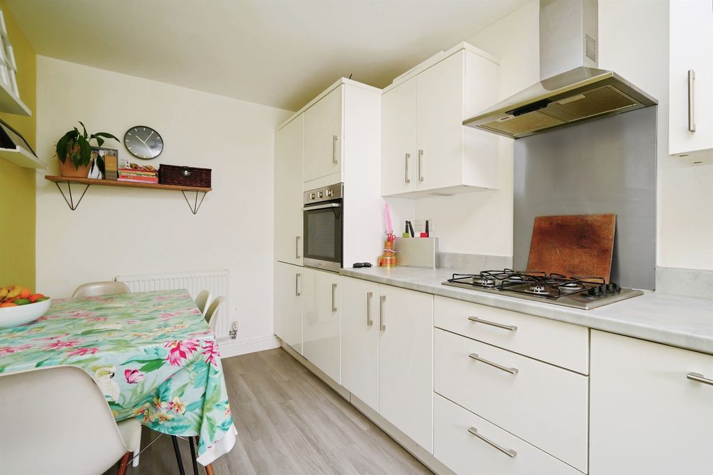 Property photo 2 of 17 Kitchen