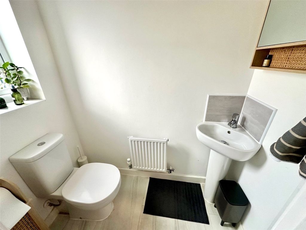 Property photo 2 of 12 Picture No. 11