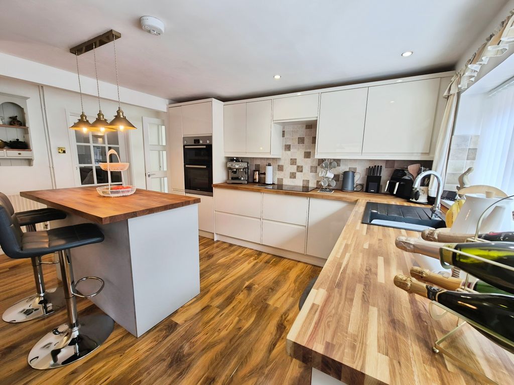 Property photo 2 of 36 4c6E5192-1000033127