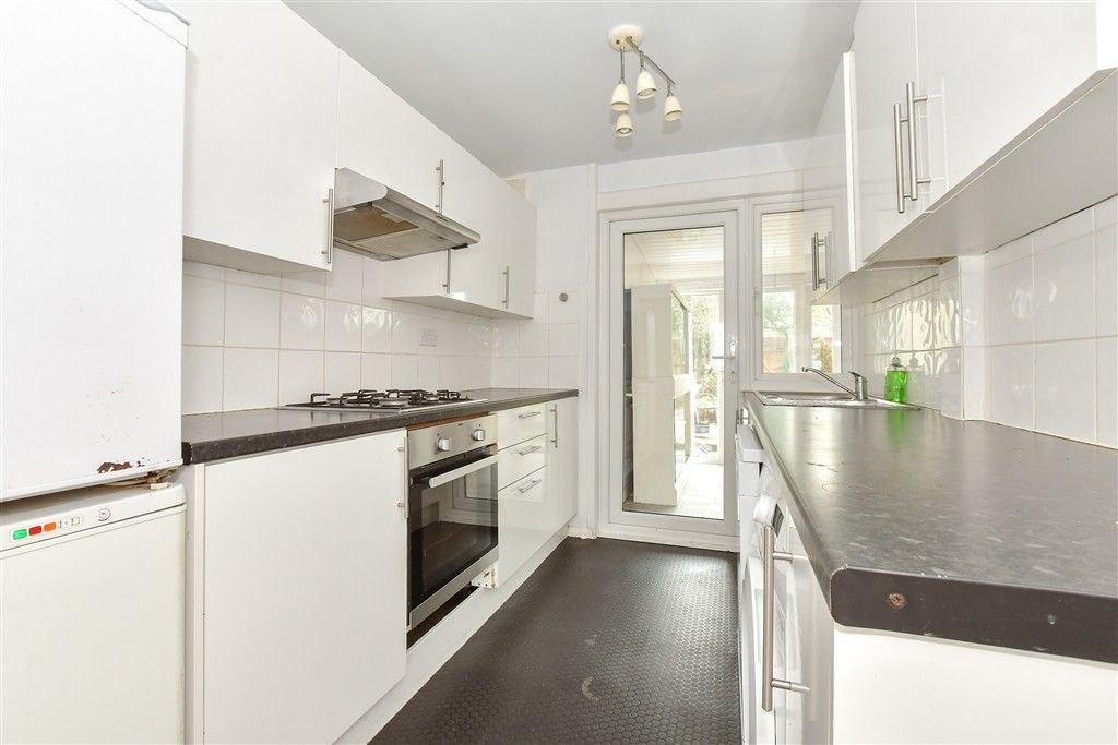 Property photo 3 of 12 Kitchen