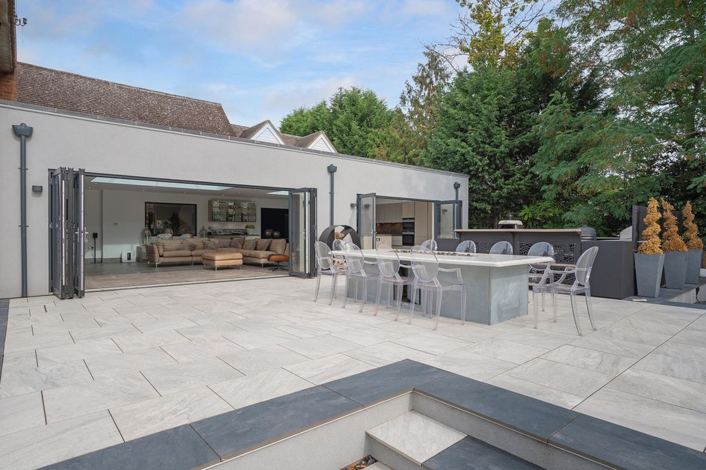 Property photo 3 of 33