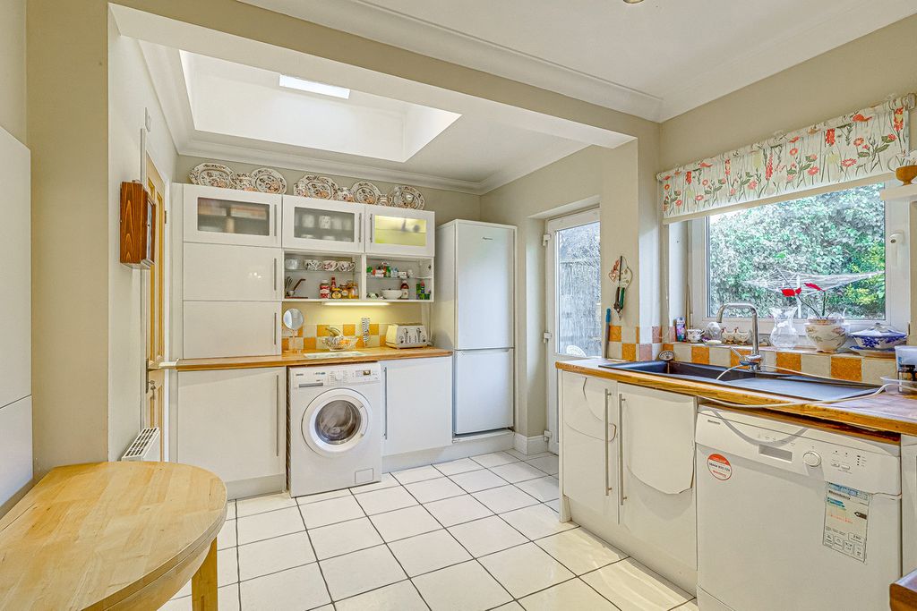 Property photo 2 of 24