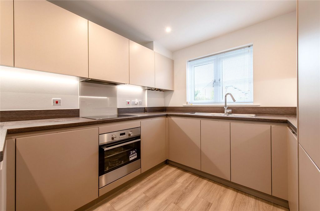 Property photo 3 of 23 Picture No. 18