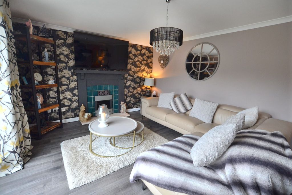 Property photo 3 of 33