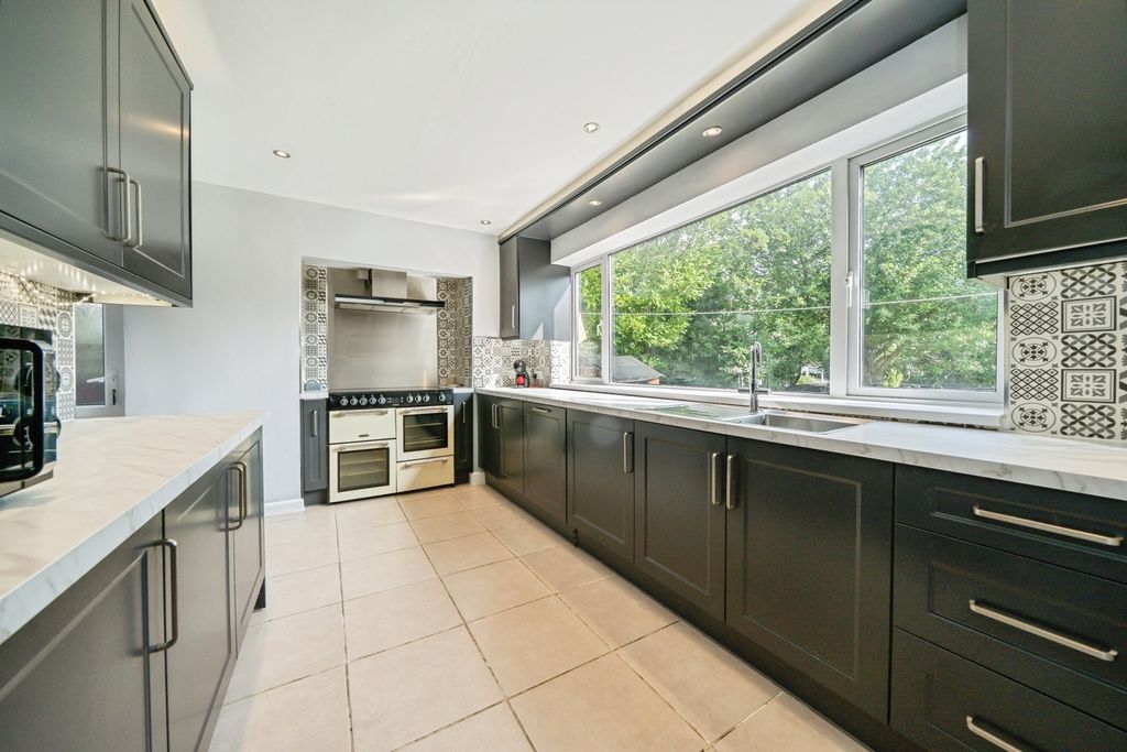 Property photo 2 of 17 Kitchen