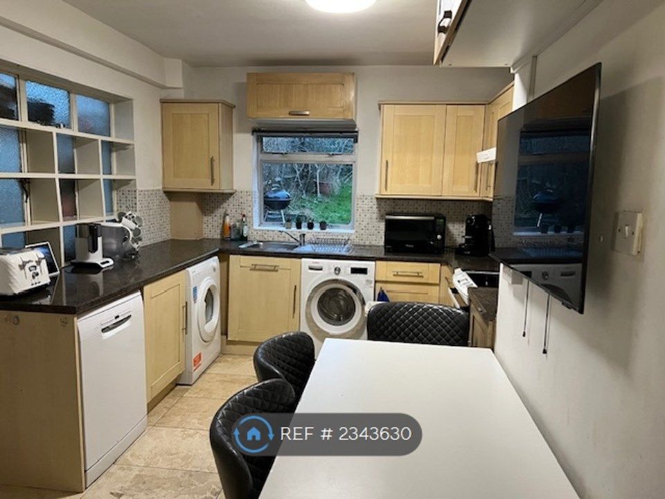 Property photo 2 of 17 Kitchen