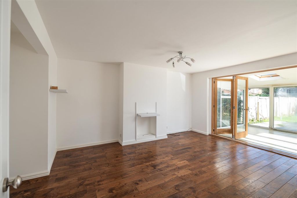 Property photo 2 of 10 136 The Crescent Internals.Jpg