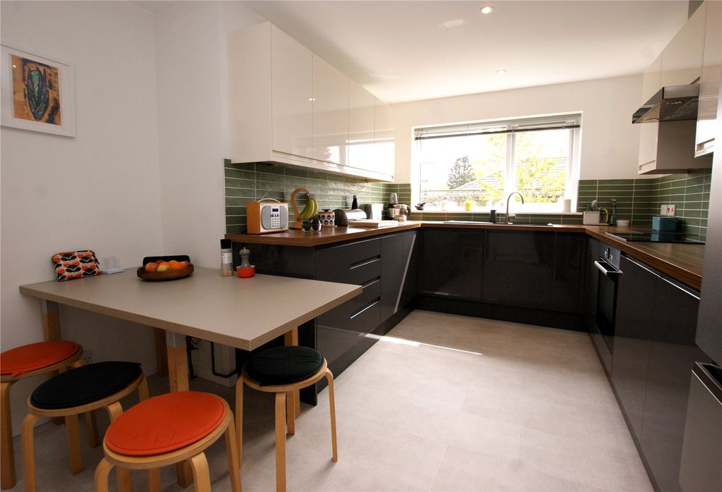 Property photo 3 of 12 Picture No. 02