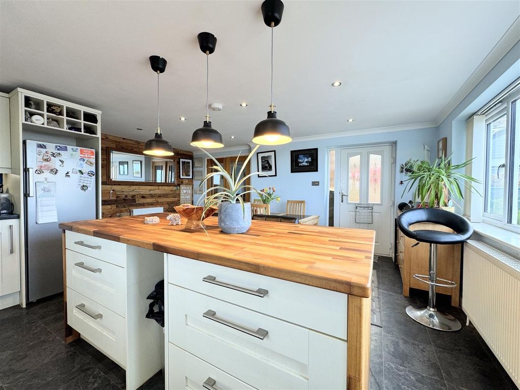 Property photo 2 of 26 Kitchen Diner