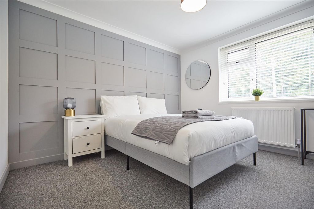 Property photo 1 of 9 119 South Park Avenue 17.Jpg