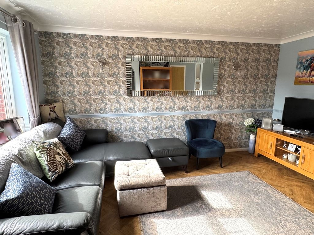 Property photo 3 of 13 Lounge Right