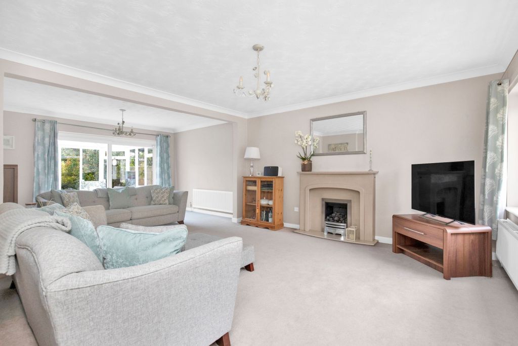 Property photo 2 of 32