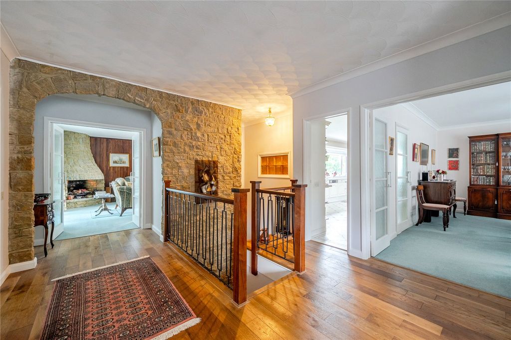 Property photo 2 of 22 Split Level Entrance