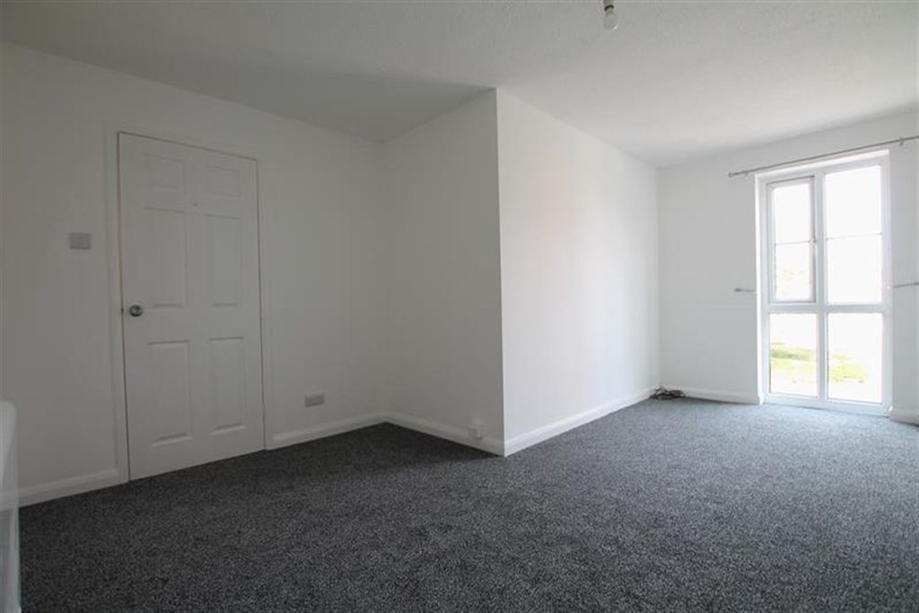Property photo 2 of 12 (Main)