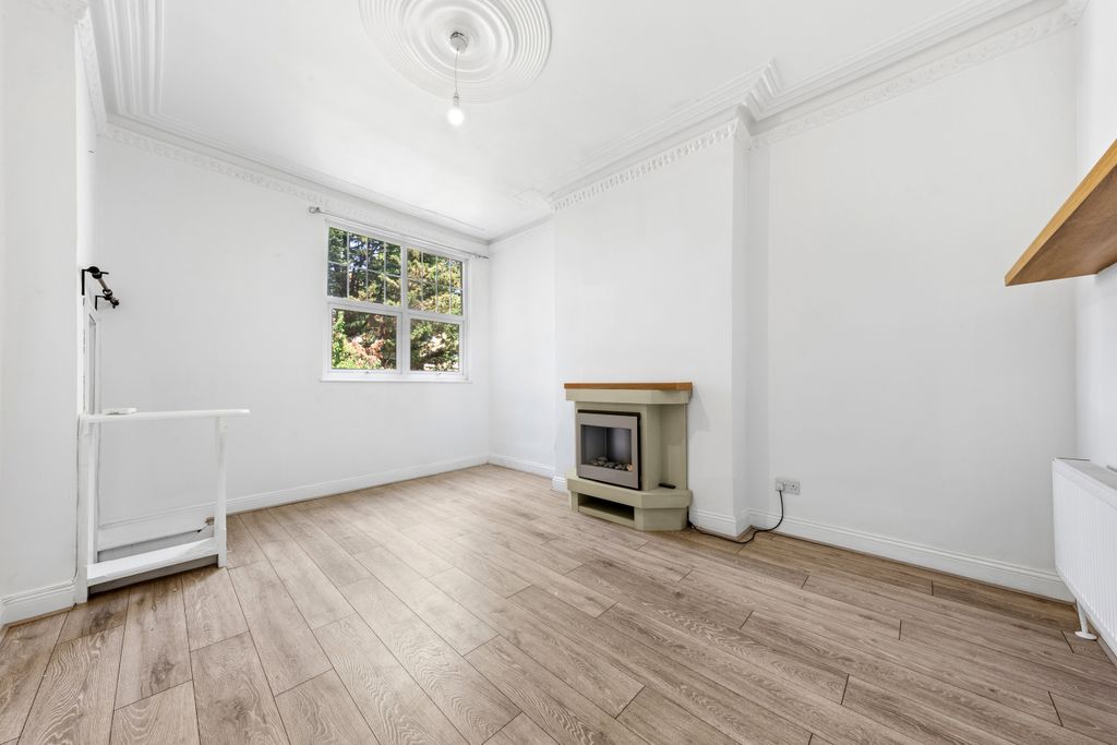 Property photo 2 of 31
