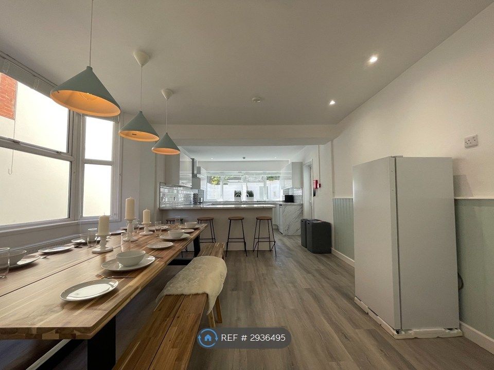 Property photo 1 of 7 Communal Kitchen/Living Room