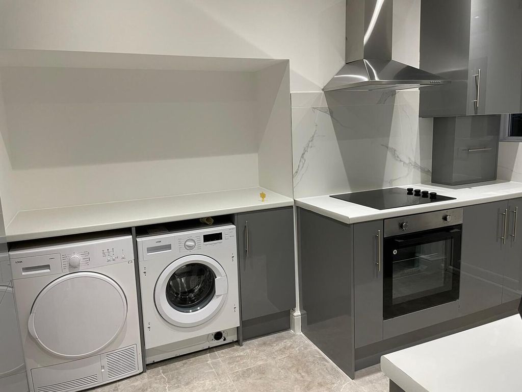 Property photo 1 of 10 Kitchen