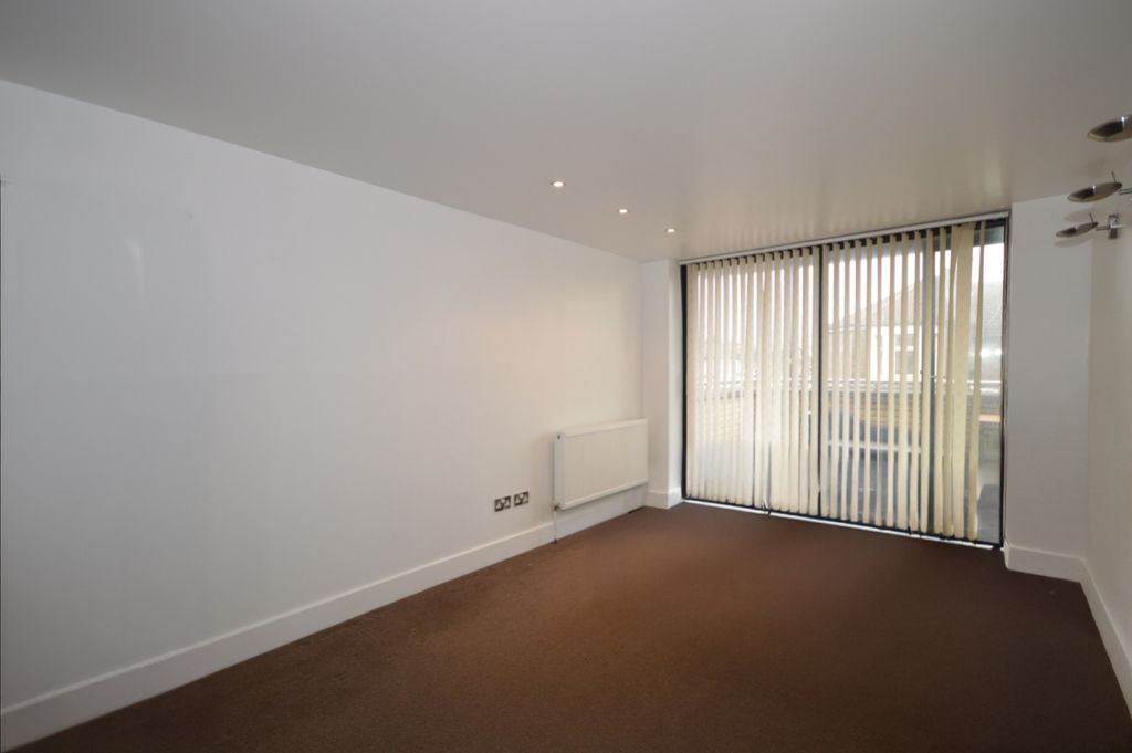 Property photo 3 of 6 3