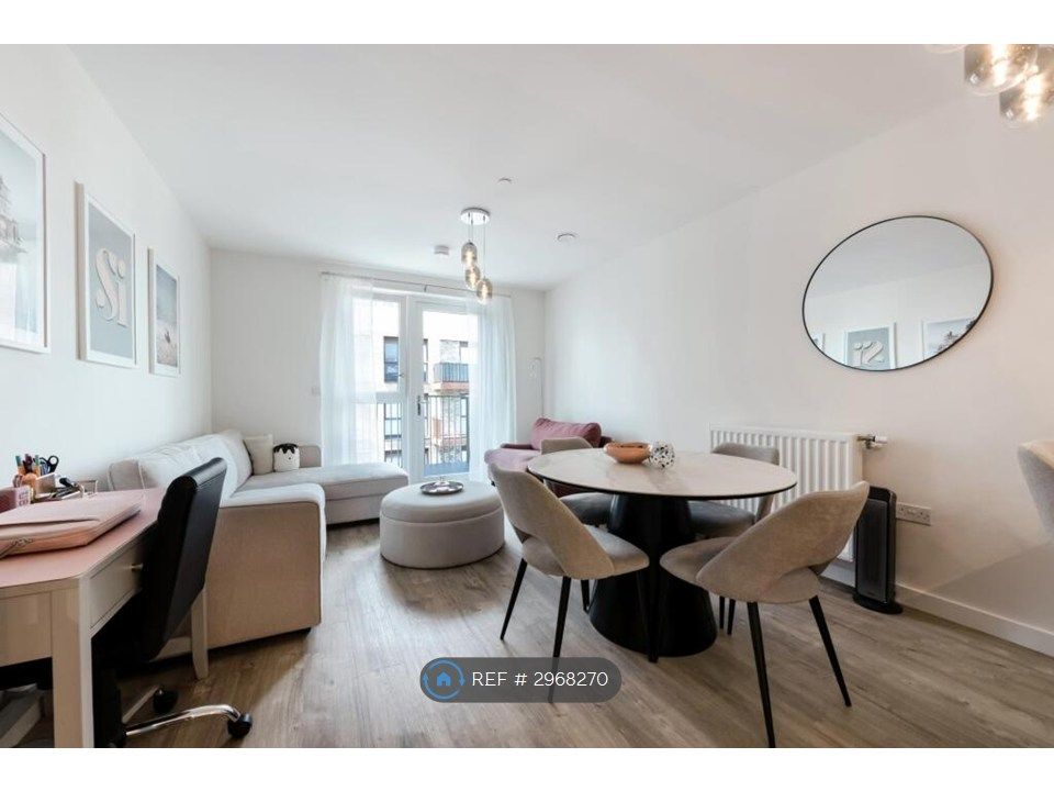 Property photo 1 of 17 Living Room Open Plan Kitchen