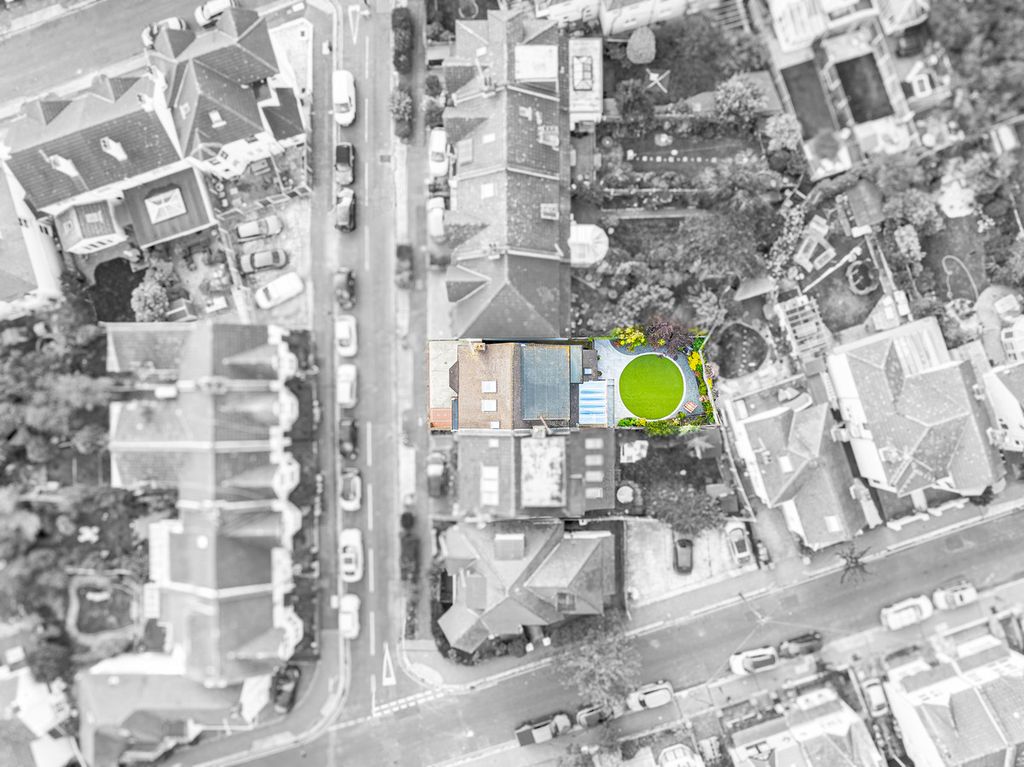 Property photo 2 of 46