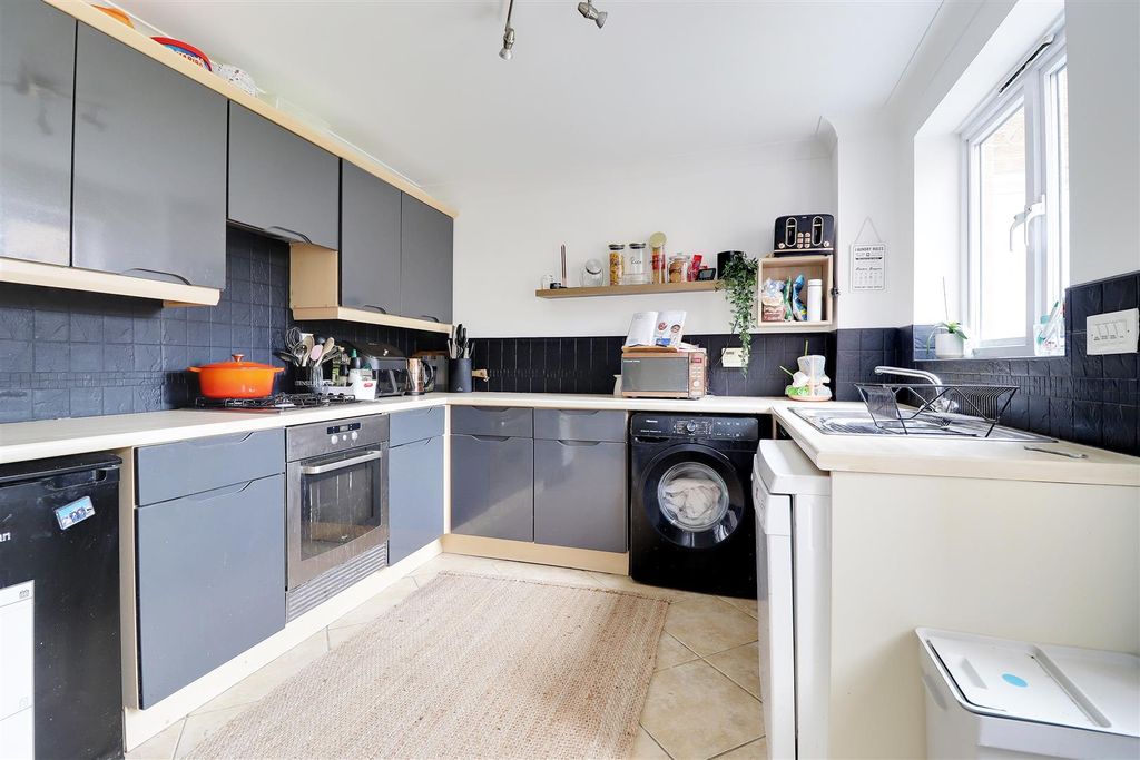 Property photo 2 of 13 Img_1044-Img_1046.Jpg