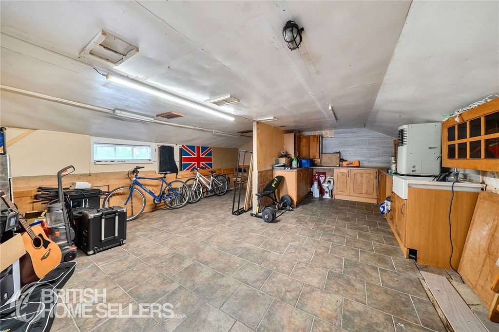 Property photo 2 of 20 Picture No. 15