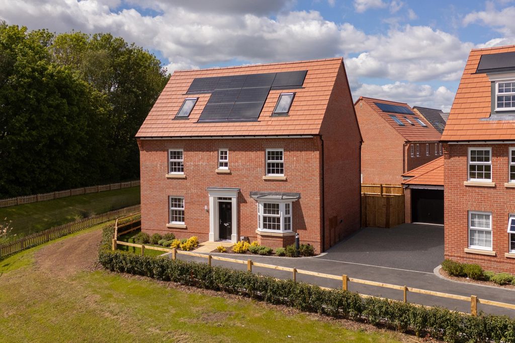 Property photo 1 of 10 Dwh Romans Quarter Moreton