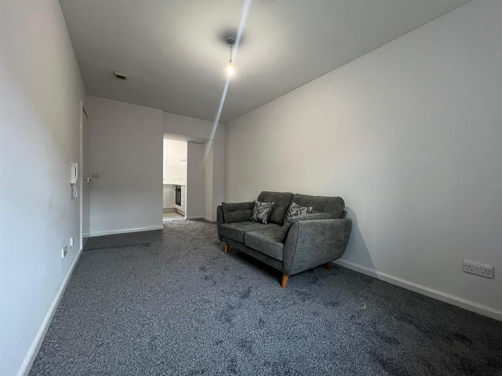 Property photo 2 of 6 Livingroom. .Jpg