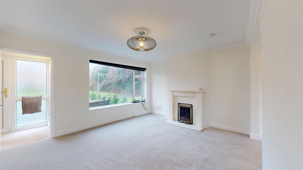 Property photo 2 of 11 Living Room