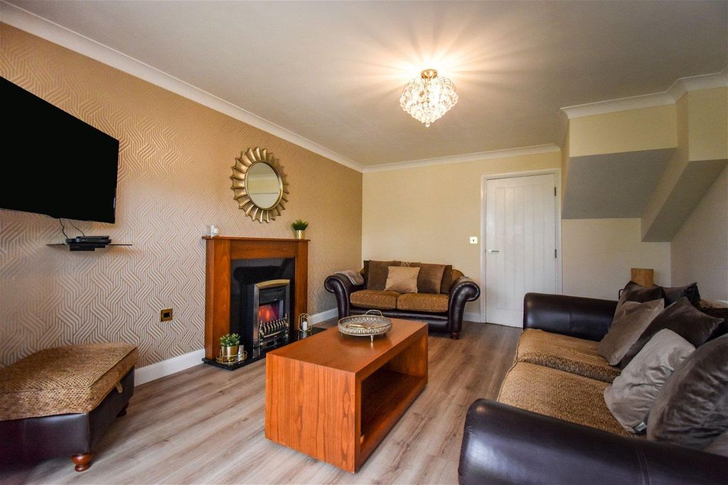 Property photo 2 of 23