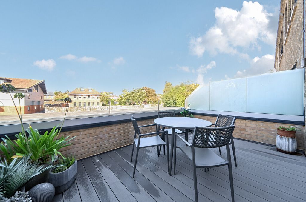 Property photo 3 of 16 1348633-16-68c44d...