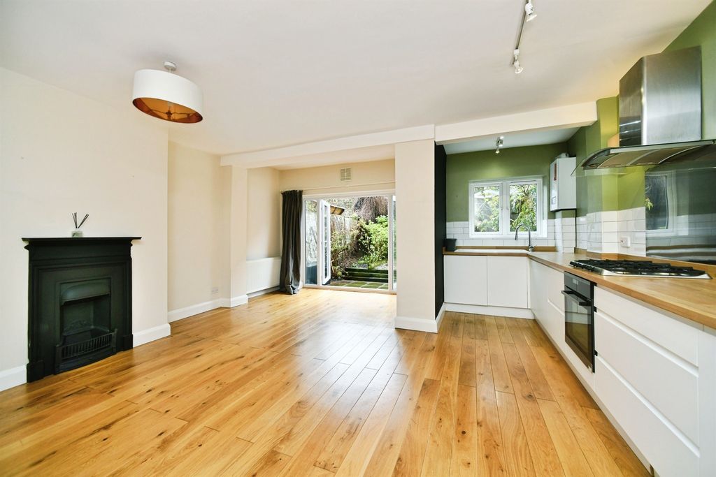 Property photo 2 of 19