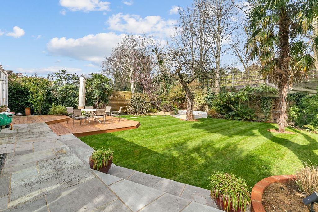 Property photo 2 of 24