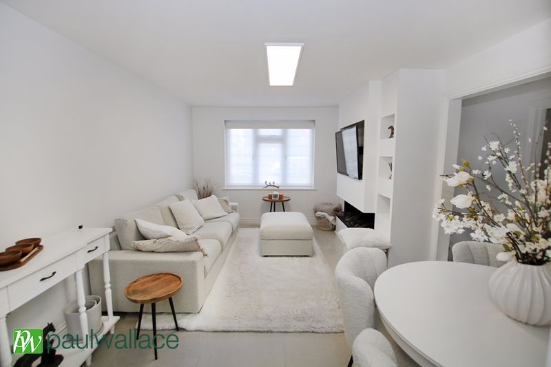 Property photo 2 of 10 Lounge