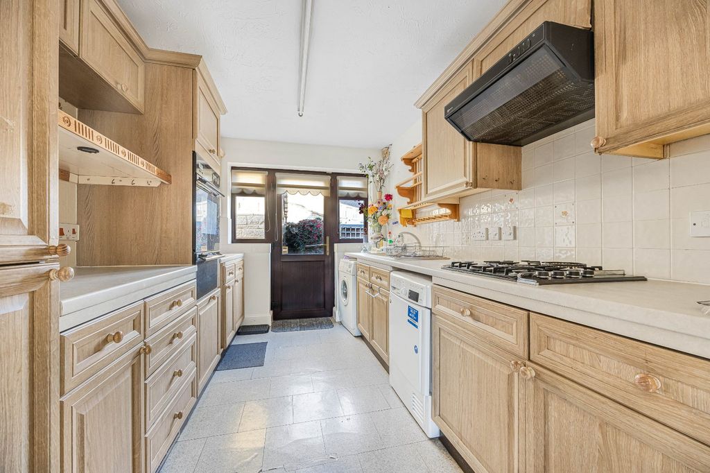 Property photo 2 of 18 Picture No. 17