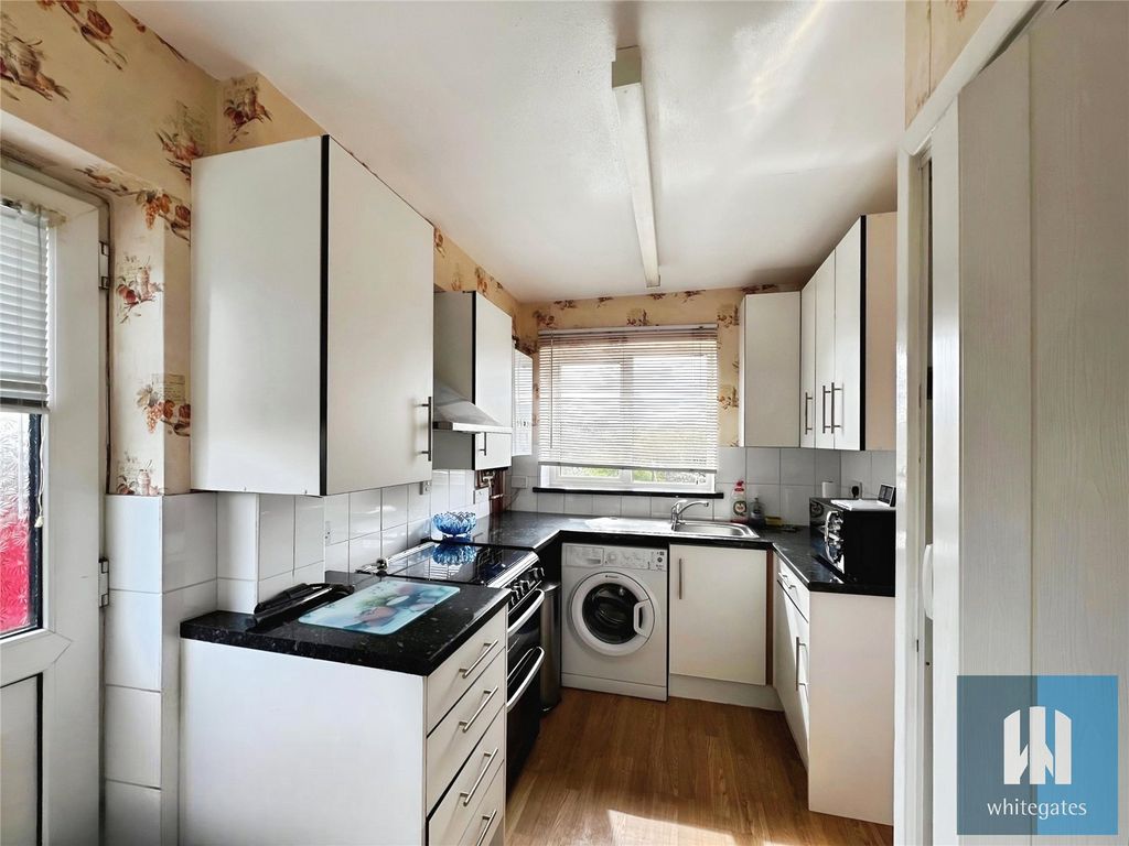 Property photo 2 of 15 Picture No. 16