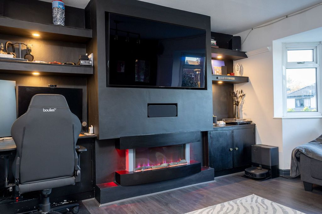 Property photo 3 of 17