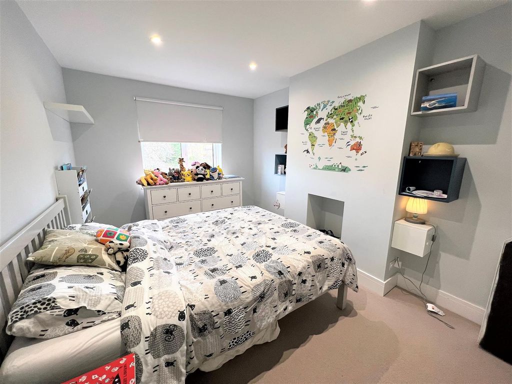 Property photo 2 of 8 Wil Bed 2.Jpg