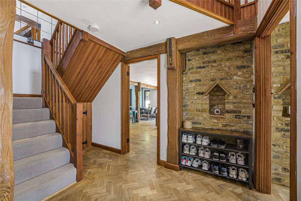 Property photo 2 of 60 Entrance Hall