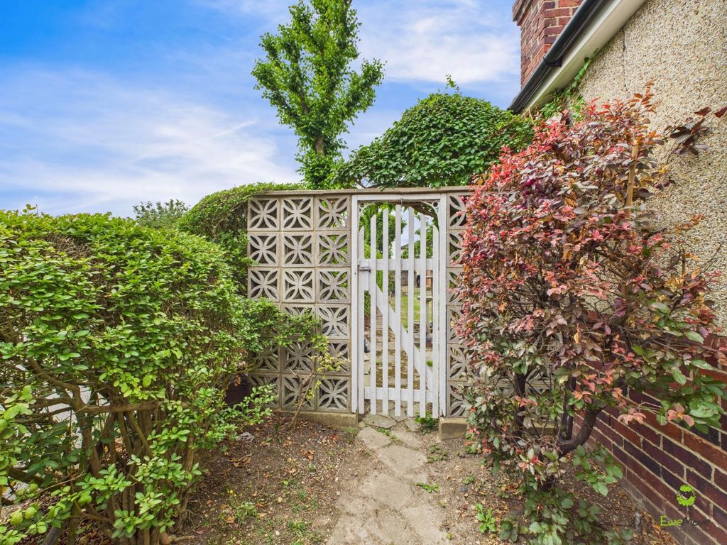 Property photo 3 of 14 Presented By Robert At Ewemove Bexleyheath And Dar