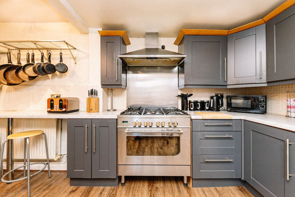 Property photo 2 of 16 3667455