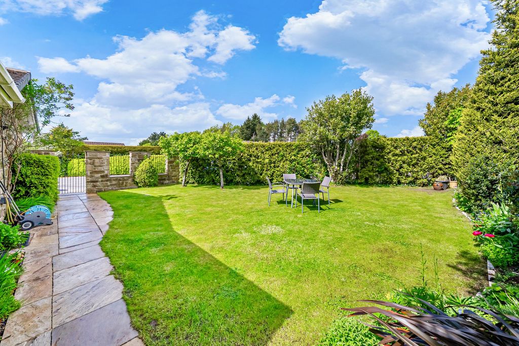 Property photo 2 of 24