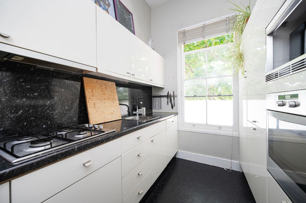 Property photo 3 of 6