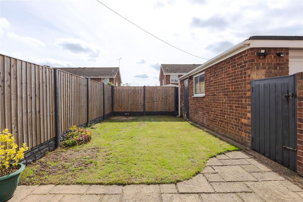 Property photo 3 of 11 Outside