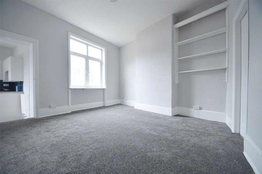 Property photo 2 of 8 Picture No. 10