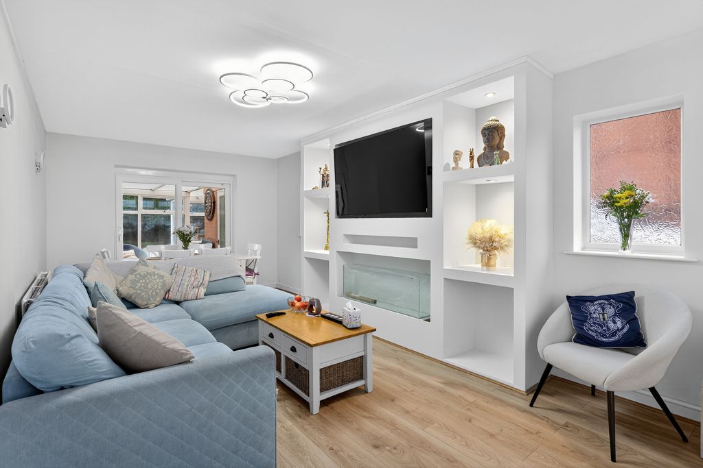 Property photo 1 of 21