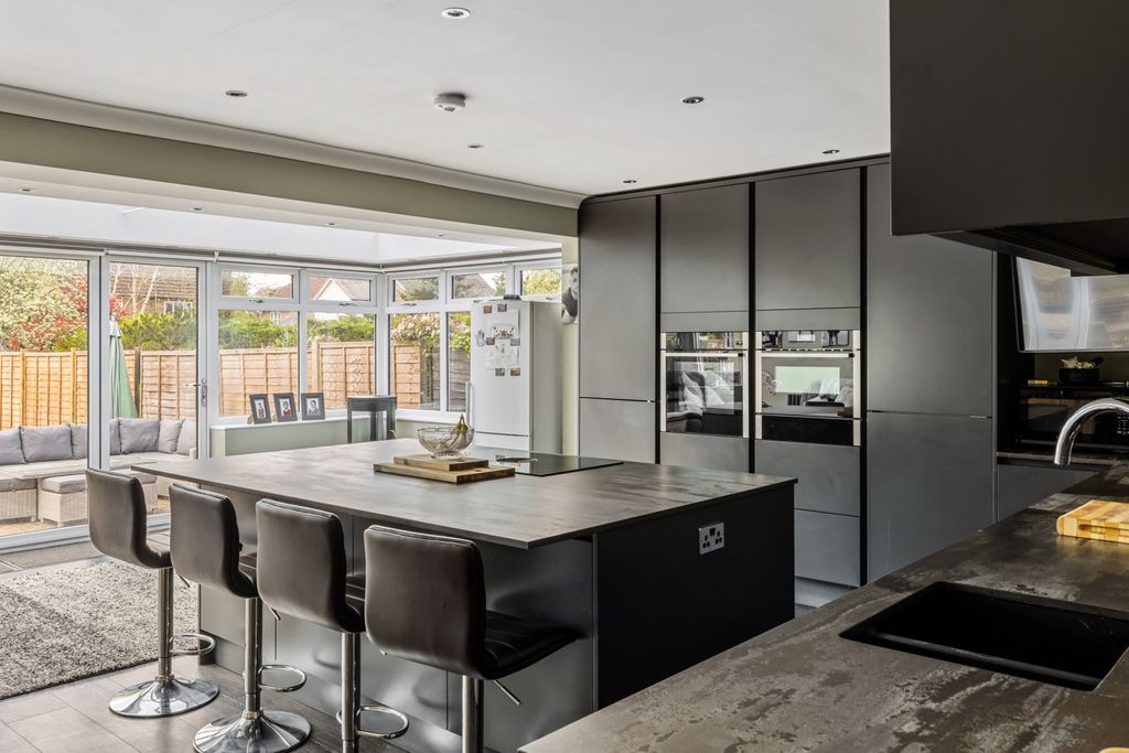 Property photo 3 of 21