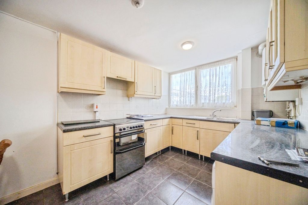 Property photo 3 of 16 Pbox-Img.Jpg