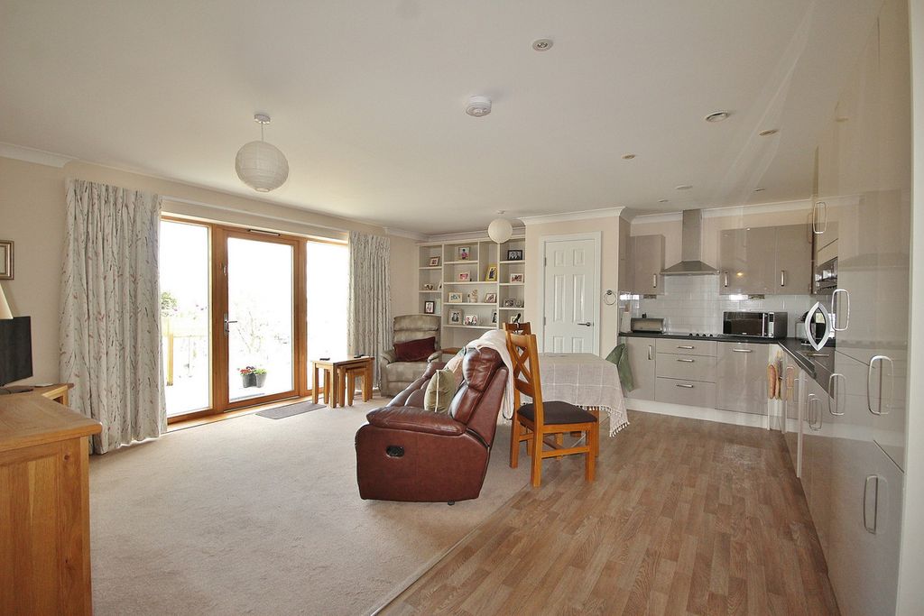 Additional image 4 of 2 bed flat for saleFernleigh, Witney OX28