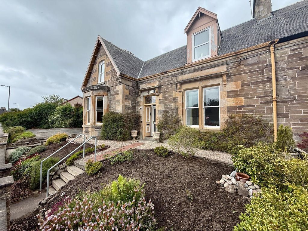 Property photo 1 of 32